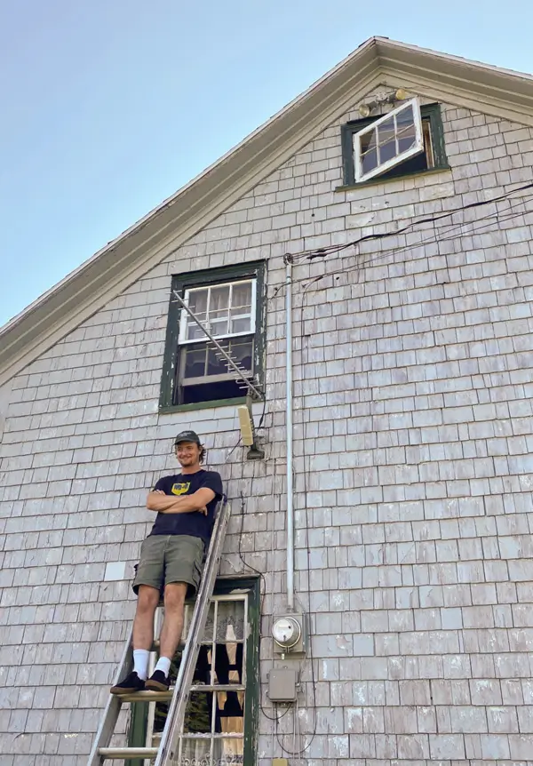sbb-abt-000003-connor-foley-on-ladder-posing